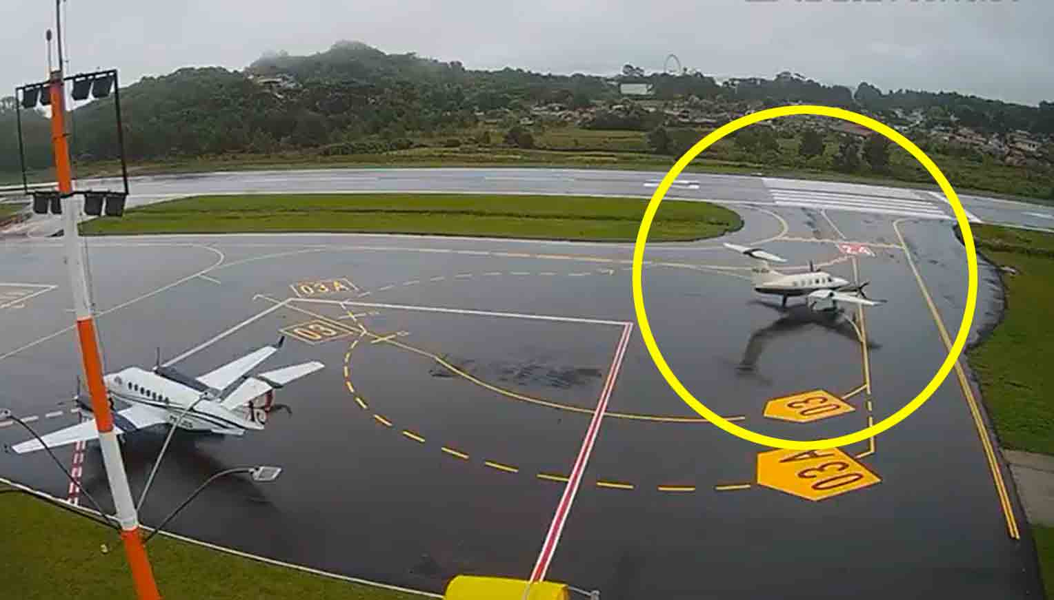 Avião de pequeno porte cai no Centro de Gramado, no sul do Brasil. foto: X @horadafofocatv