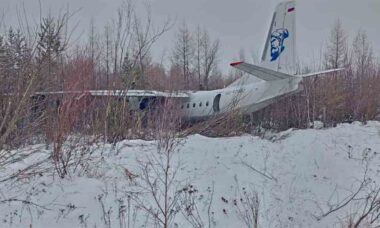 Aeronave derrapa na pista durante decolagem abortada em Khabarovsk, na Rússia. Foto: Secretário de Imprensa da FAVT Artem Korenyako