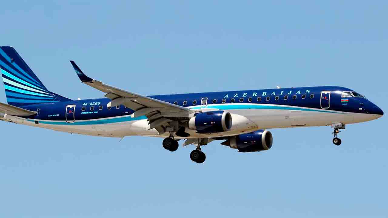 Embraer E190 der Azerbaijan Airlines. Foto: Wikimedia