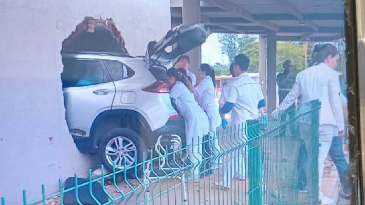Une voiture incontrôlable détruit une aile médicale au Brésil avec 80 patients dans la salle