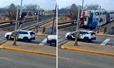 Vídeo: Motorista escapa por um segundo de colisão com trem nos EUA. X @nexta_tv