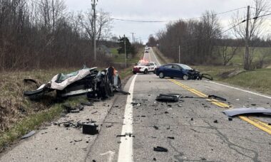 Motorista derruba rosquinha e causa acidente brutal em rodovia envolvendo três carros