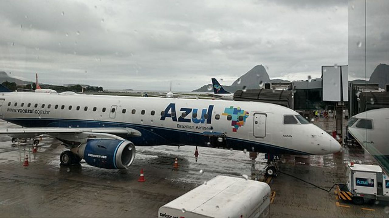 Passageiro finge ser comandante da Gol para entrar em cabine de voo da Azul