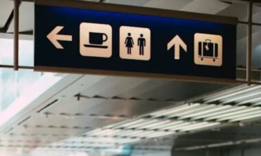Novo estudo revela que a Geração Z possui problemas para usar banheiros em viagens