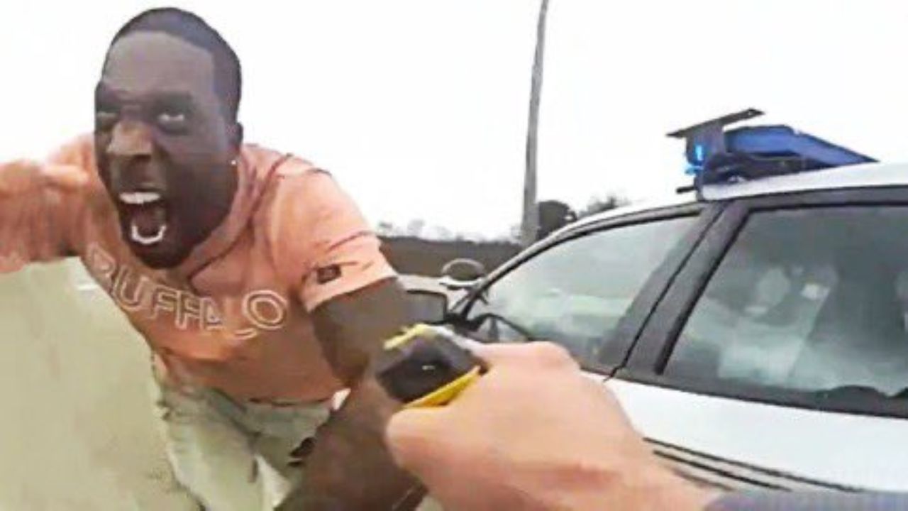 DeShawn Leeth morre após bater viatura depois de ter agredido um policial, veja o vídeo