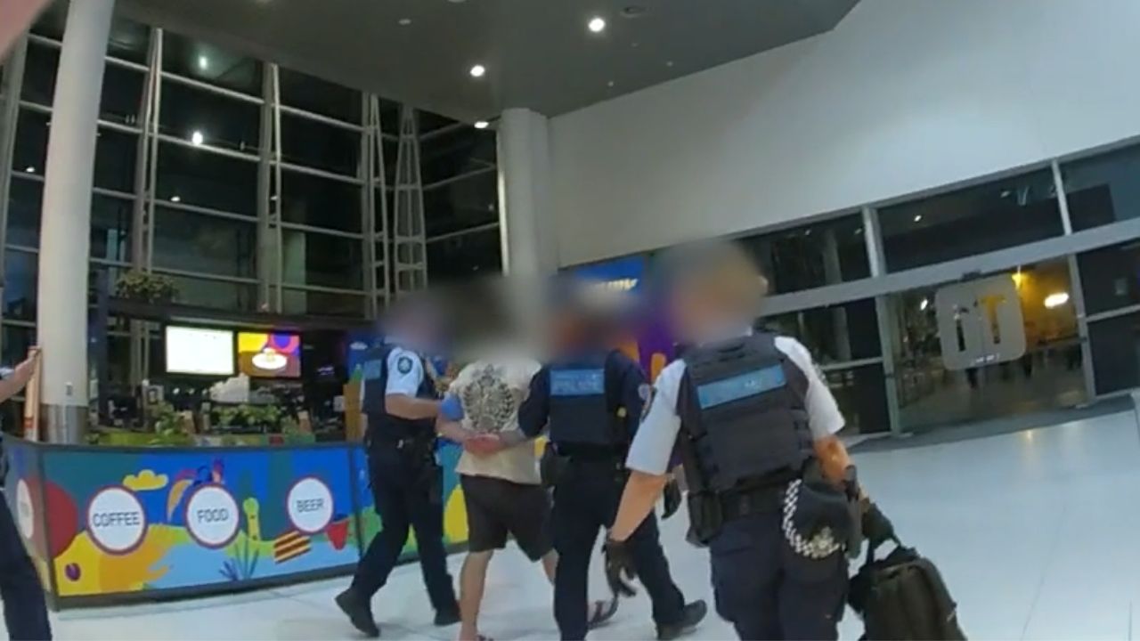 Betrunkener australischer Passagier aus Flugzeug verwiesen und wegen aggressiven Verhaltens verhaftet