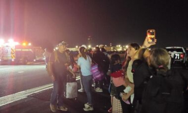 Roda se solta durante pouso forçado da Frontier Airlines e passageiros ficam desesperados