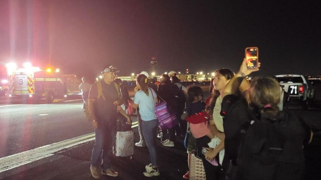 Roda se solta durante pouso forçado da Frontier Airlines e passageiros ficam desesperados