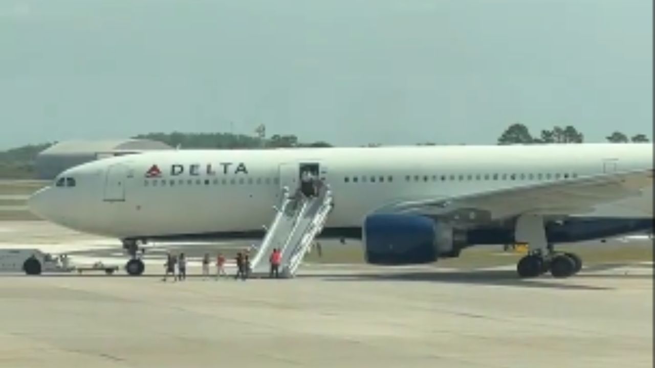 Mais de 290 pessoas são evacuadas de voo da Delta Air Lines que pegou fogo