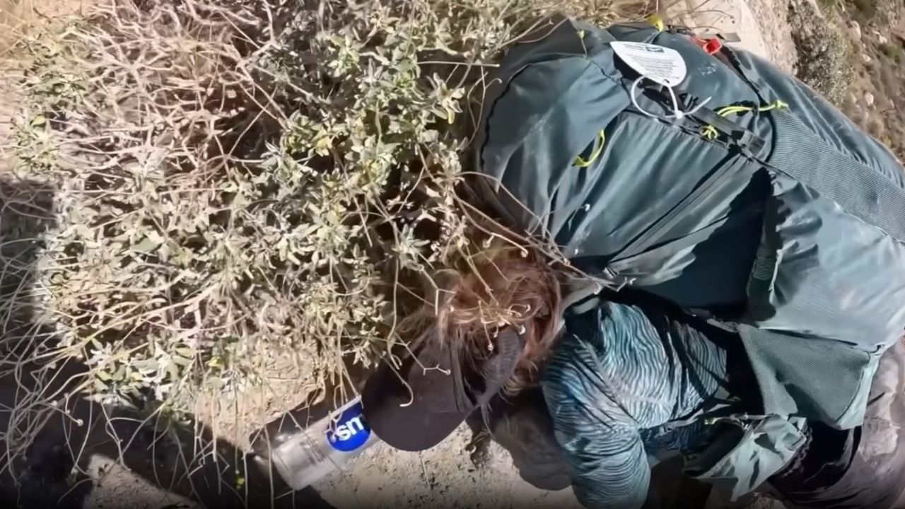 Caminhante presa em penhasco na Califórnia é resgatada em vídeo dramático