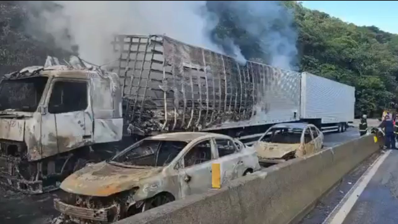 Przerażające wideo: Cysterna eksploduje i podpala 25 pojazdów na autostradzie w Brazylii