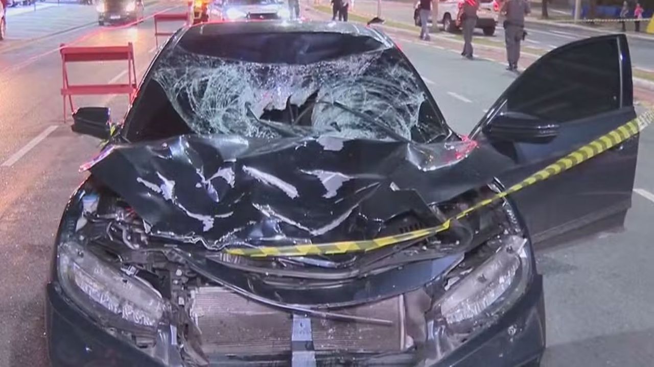 Duas jovens de 18 anos são atropeladas por carro em alta velocidade na faixa de pedestre; veja o vídeo