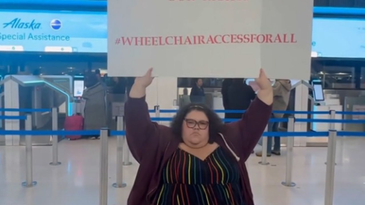 Influenciadora plus size diz que foi discriminada por funcionária de aeroporto que se recusou a empurrar cadeira de rodas