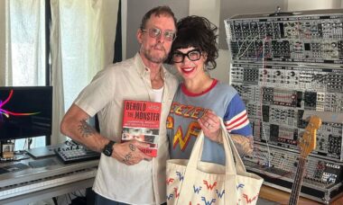 Esposa do baixista do Weezer é baleada e presa após interferir em perseguição policial em Los Angeles