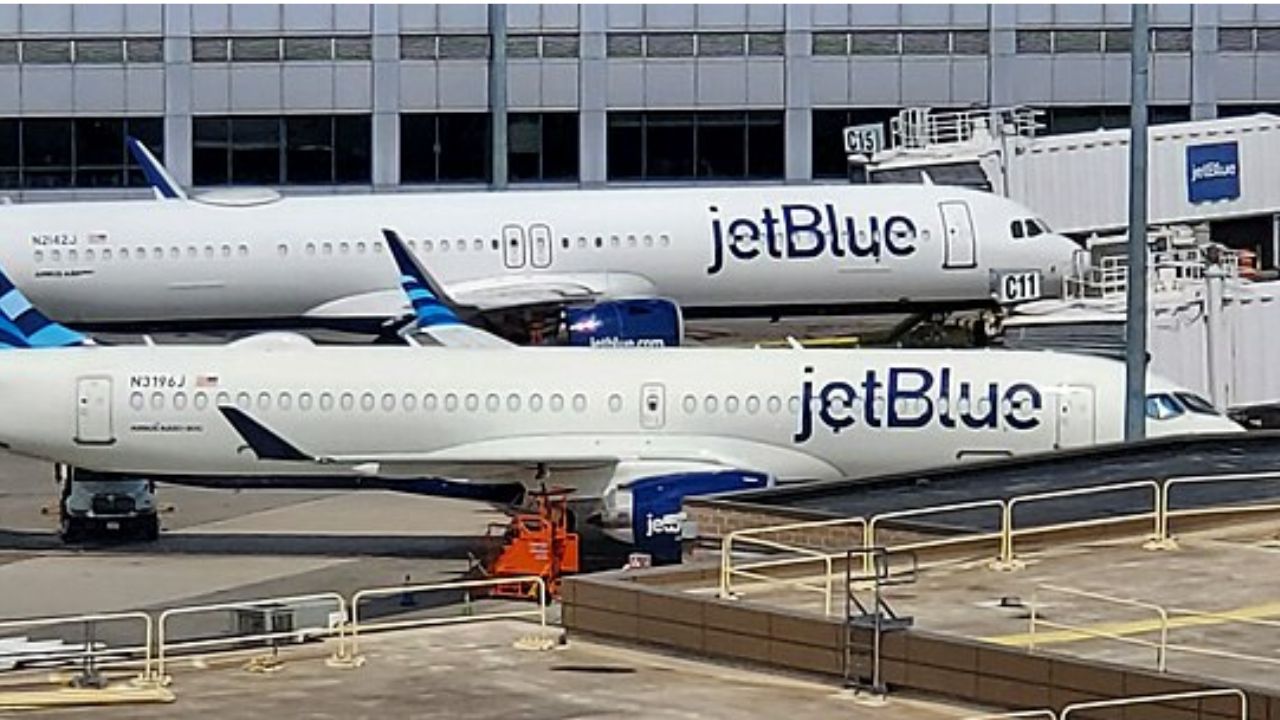 Un passager de JetBlue arrêté après avoir fait une fausse menace de bombe pendant un vol