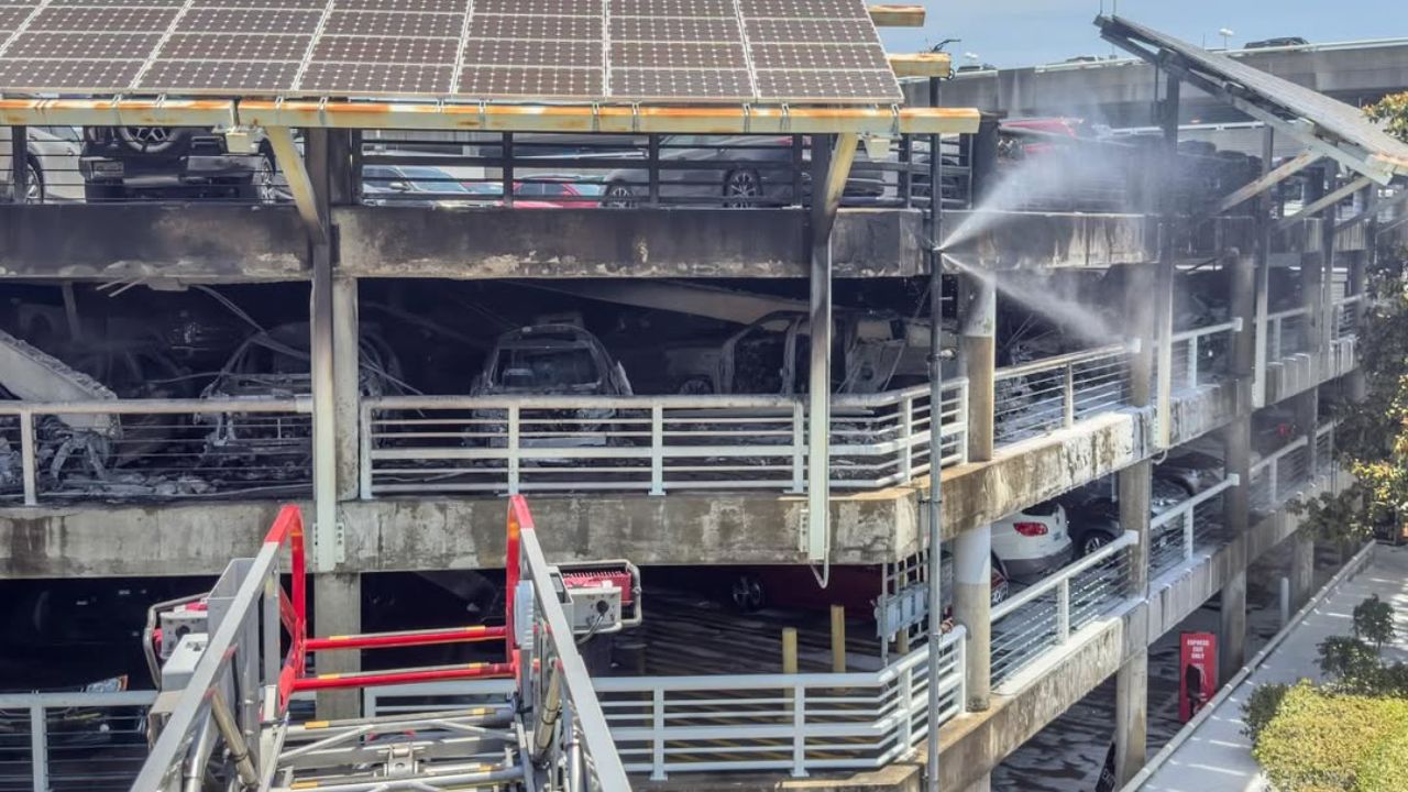 Incêndio em aeroporto nos EUA danifica cerca de 50 carros