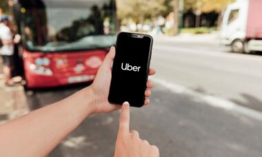 Motorista da Uber rouba cadeira feita por homem com deficiência na Austrália e empresa se isenta de responsabilidade