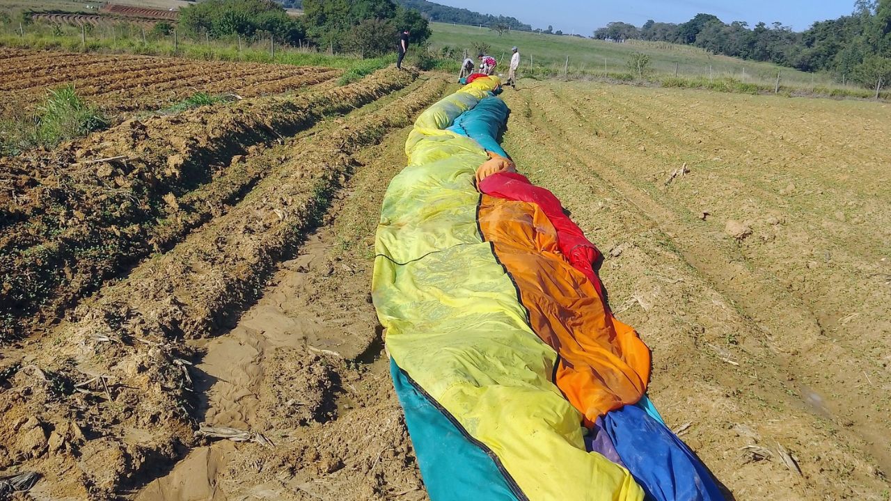 Filmagens de tensão de um acidente de balão no Brasil mata uma mulher e outras 10 feridas