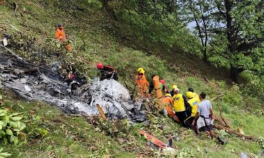 Helicóptero que transportava peregrinos hindus cai na Índia matando 7 pessoas