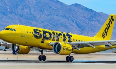 Passageiro ameaça Spirit Airlines com bomba após ser barrado do voo por chegar atrasado