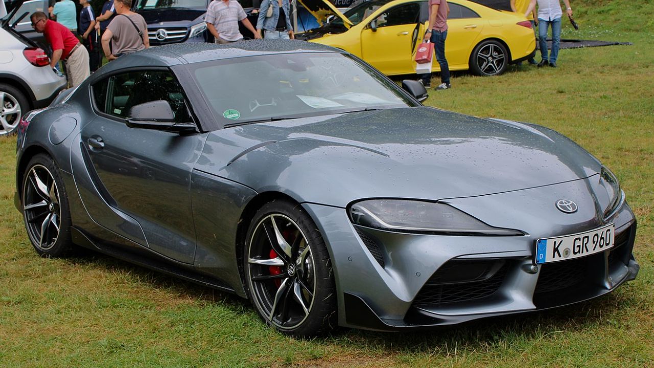 A polícia da Flórida persegue um Toyota supra mk4 em perseguições loucas