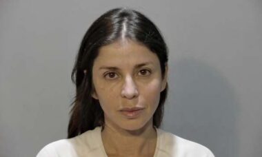 Motorista da Flórida é acusada por atacar mulher que atropelou uma galinha