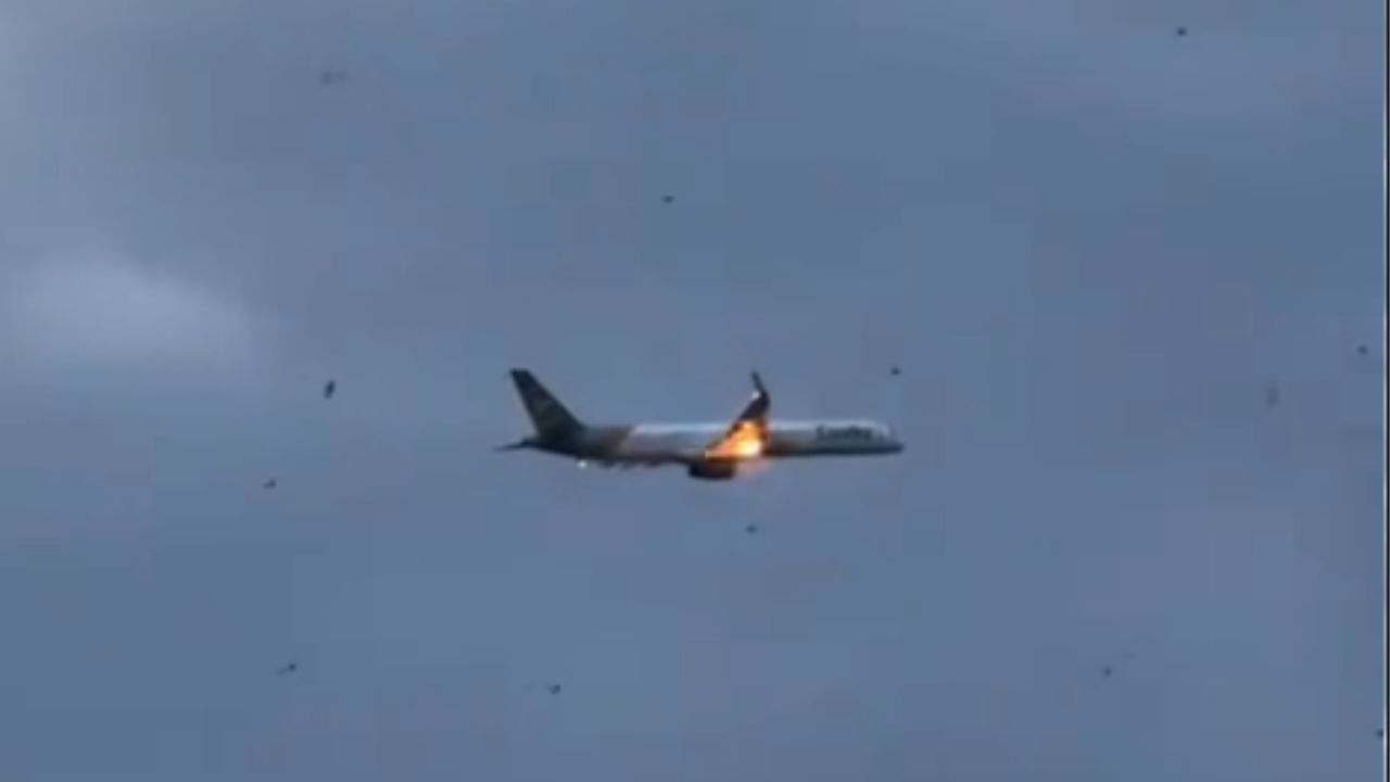 Boeing da Condor Airlines com 273 passageiros faz pouso forçado após explosão nas turbinas