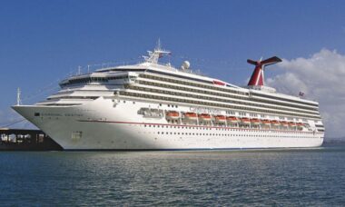 Passageiros da Carnival processam a companhia de cruzeiros por acordarem supostamente cobertos de picadas