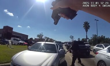 Mulher dá carona a policial da Louisiana que estava perseguindo suspeitos de furto em vídeo dramático