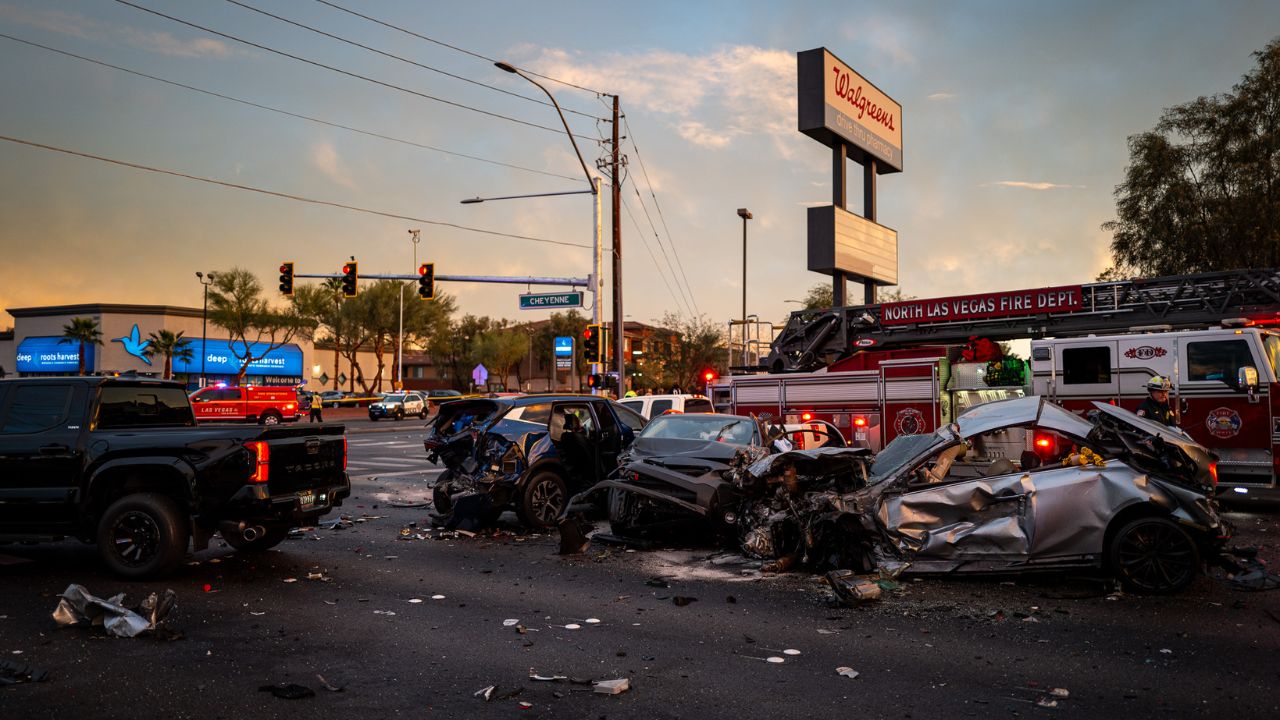Adolescente causa acidente a 160 km/h envolvendo 12 carros e provoca a morte da namorada grávida
