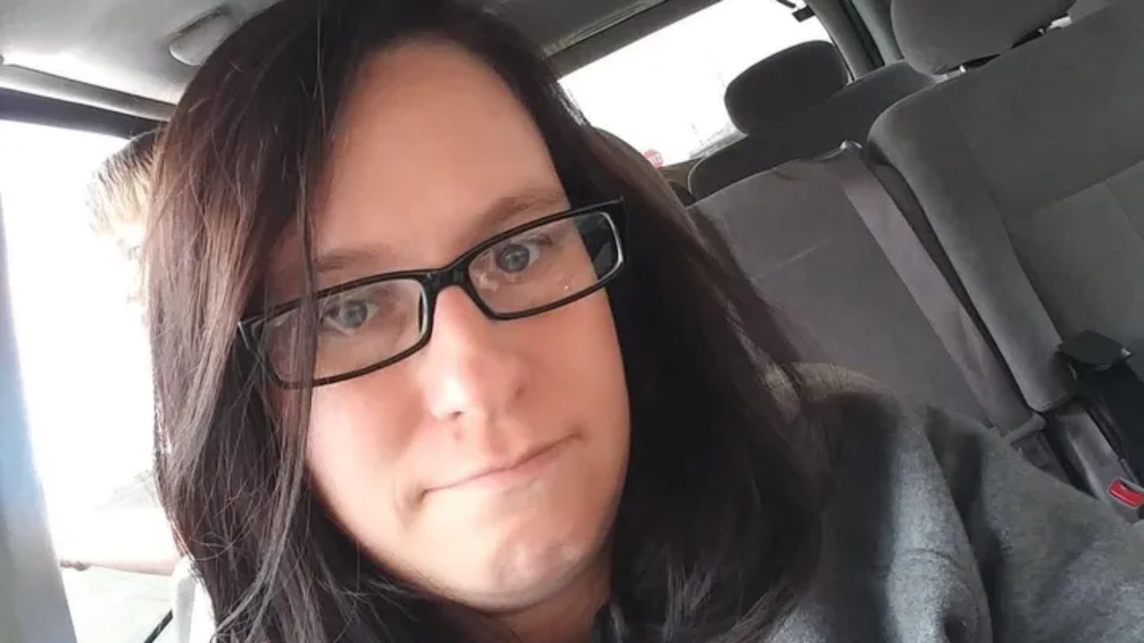 Mulher de 44 anos morre atropelada pelo próprio carro depois de colidir com veado no Kansas