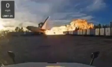 Avião explode ao decolar de aeroporto no Kentucky deixando pelo menos 12 mortos