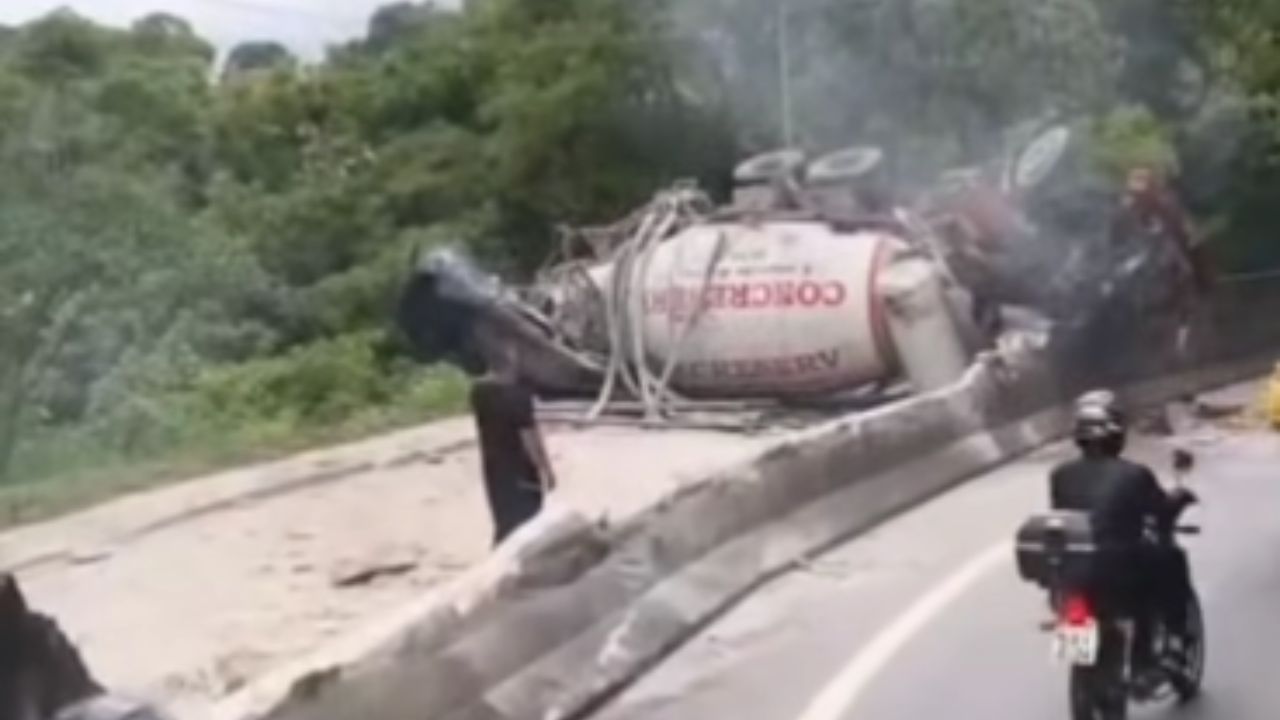 Acidente envolvendo uma betoneira e um carro deixa duas pessoas mortas no Brasil